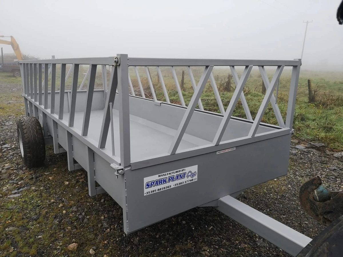 Silage feeding trailers